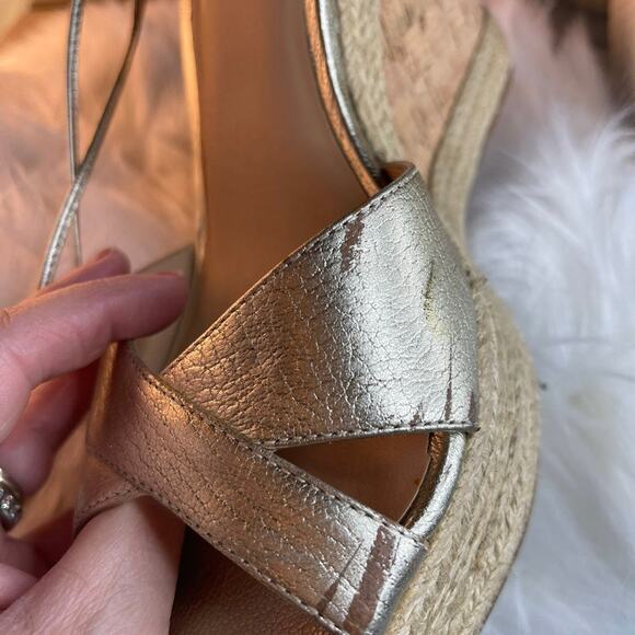 Badgley Mischka metallic gold wedge sandals sz 10 - Picture 13 of 16